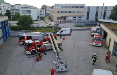 Übung Brand im Müllhof des Klinikum Wels