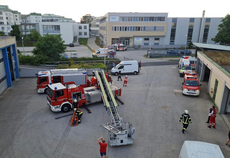 Übung Brand im Müllhof des Klinikum Wels