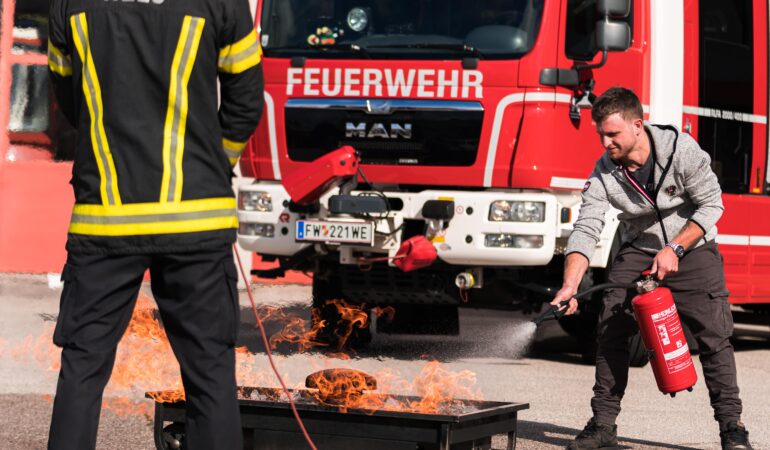 Löschtraining Feuerwehr Wels