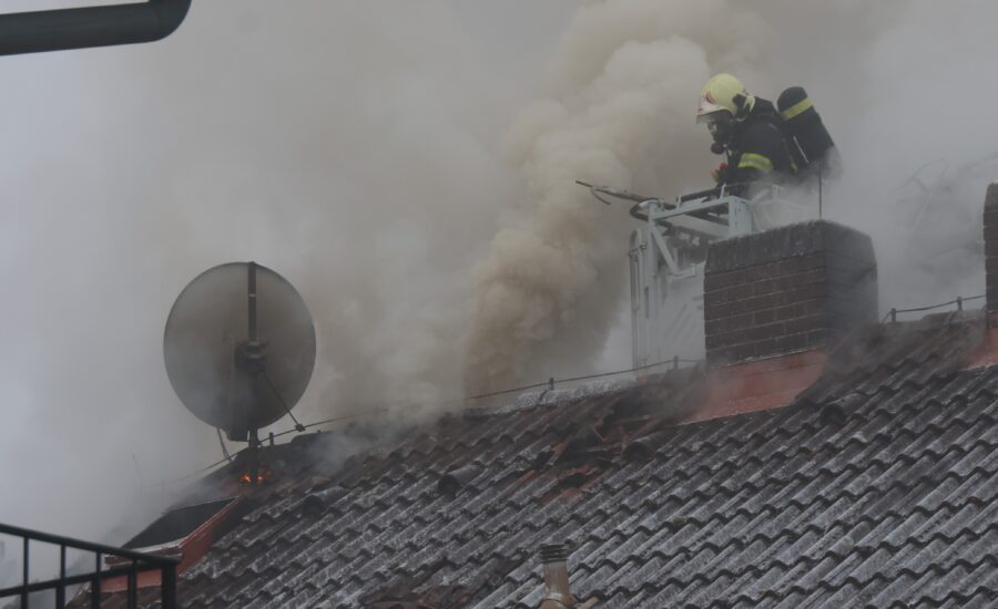 Dachstuhlbrand in Wels Pernau Foto (c): laumat.at