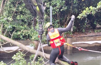 Fließwasserretter im Einsatz (c) FF Wels