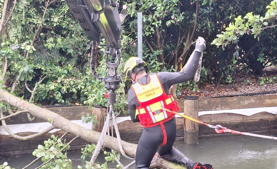 Fließwasserretter im Einsatz (c) FF Wels
