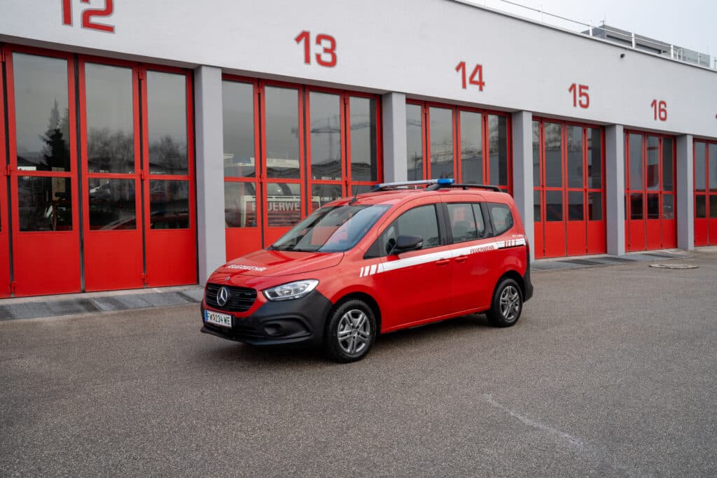 Feuerwehr Wels Mannschaftstransportfahrzeug eCitan