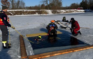 FF Wels Eistauchübung