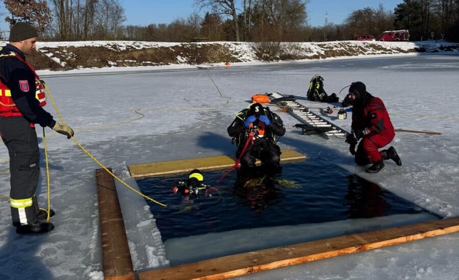 FF Wels Eistauchübung